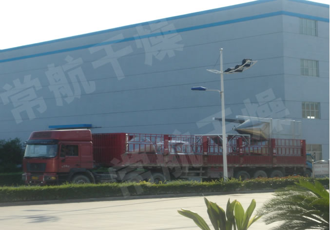 超細粉碎機與成套脈沖除塵設備整車待發